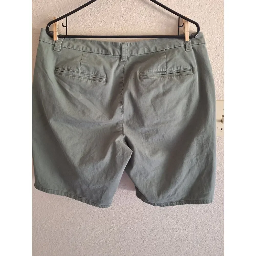 Sonoma Olive Green Flat-Front Women's Shorts Sz14